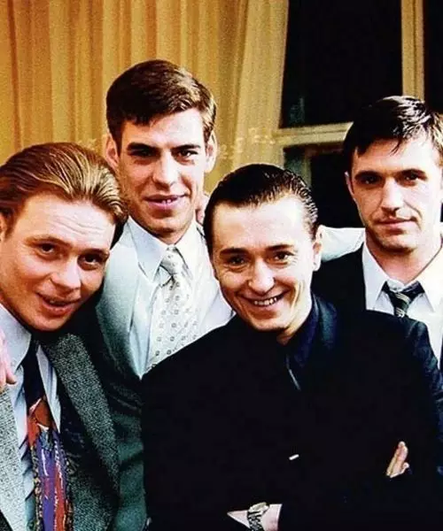 «ВРЕМЯ НЕ ПОЩАДИЛО»: КАК ВЫГЛЯДЯТ ЗВЕЗДЫ «БРИГАДЫ» СПУСТЯ 20 ЛЕТ