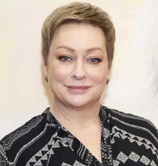 “ОН НЕ ПАПА, А МАМА НАШЕЙ ДОЧЕРИ”. АРОНОВА РАССКАЗАЛА О МУЖЕ- ДОМОХОЗЯИНЕ, КОТОРОГО ОНА СОДЕРЖИТ