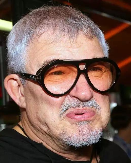 МОЛОЖЕ НА 30 ЛЕТ. 64-ЛЕТНИЙ ДИБРОВ ПОХВАСТАЛСЯ ЖЕНОЙ, КОТОРАЯ ЕМУ В ДОЧЕРИ ГОДИТСЯ
