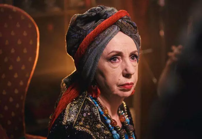 Она с детства слышала: “Ну, какая из тебя артистка. Да ты на себя в зеркало посмотри”