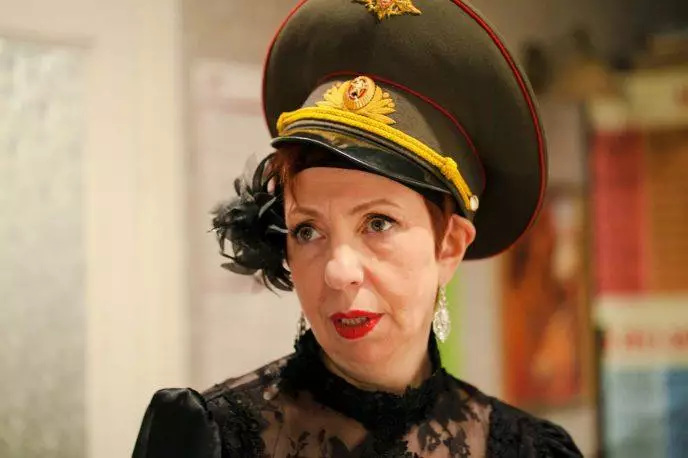 Она с детства слышала: “Ну, какая из тебя артистка. Да ты на себя в зеркало посмотри”