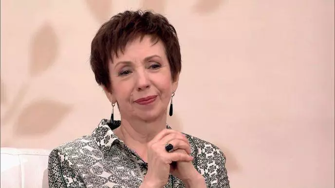 Она с детства слышала: “Ну, какая из тебя артистка. Да ты на себя в зеркало посмотри”