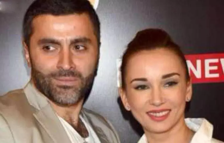 В 2015 году Чехова вышла замуж за грузинского джигита, а он не пропускал ни одной юбки
