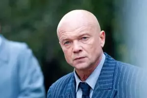 «В России нельзя вырасти нормальным человеком», – заявил актёр Андрей Смоляков, поделившись своими мыслями о текущей ситуации в стране