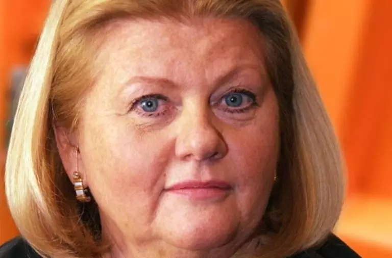 Ирина Муравьева, известная российская актриса, посвятила свою жизнь не только сцене, но и семье