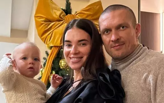 «Моя главная мечта!»: жена чемпиона Александра Усика показала, как они с семьей встречали Новый год