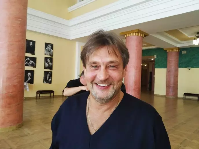 “И лишние килограммы появились, и лицо не то”. 61-летний Домогаров ответил на колкости