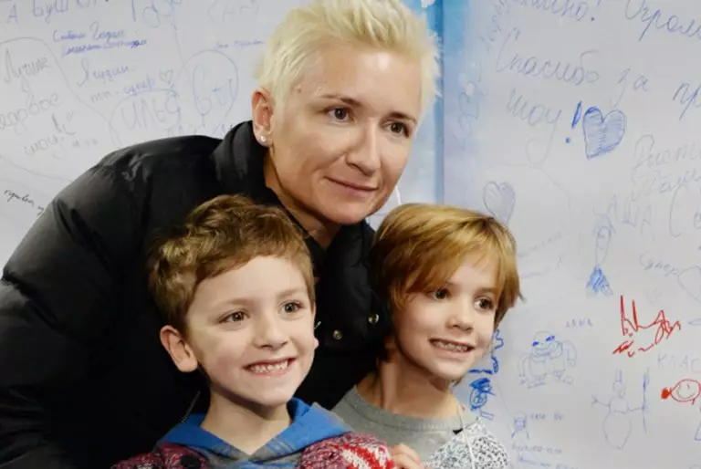 Мамина копия, но в юбке и на каблуках. Арбенина показала 14-летнюю наследницу