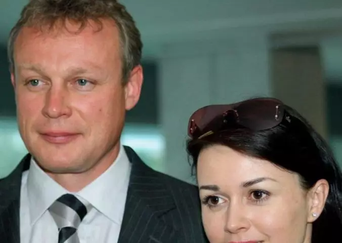 Жигунов вышел в свет с женой, которую называют “реинкарнацией Заворотнюк”