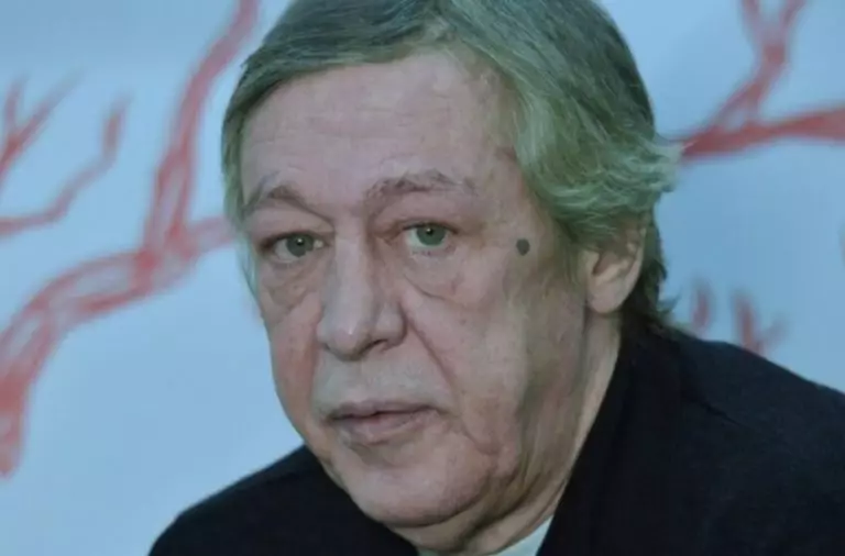 Даже не подозревала об измене: с кем Ефремов умудрился закрутить роман в колонии, имея жену дома