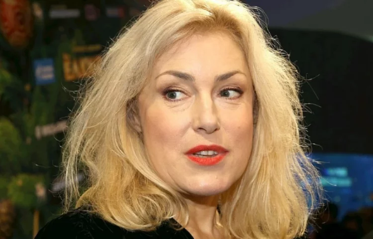 “Знать не желаю”,- говорит Шукшина про дочь — качка, которая хвастается формой в крошечном кукольном комплекте