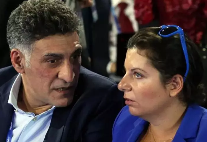 Поклонники Симонян подбадривают журналистку в комментариях