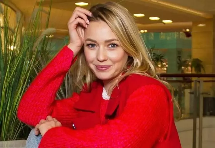Лоза показала маму, которая встречает ее с гастролей