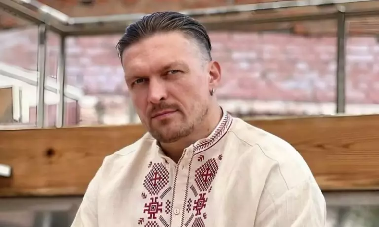 Верен одной женщине 15 лет и воспитывает 4 детей: как выглядит семья украинского спортсмена Александра Усика