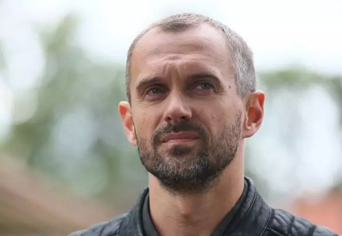 Комашко воспитывает 6 детей, старший из которых сейчас на службе. Звезда “Тайн следствия” показал подросших наследников и красавицу- жену
