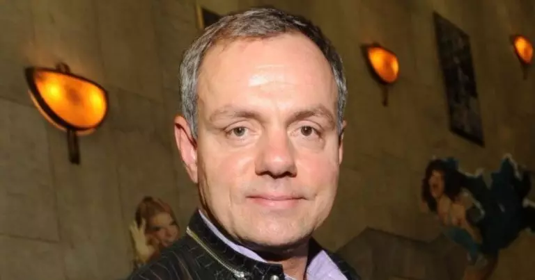 Ему 61, а ей 33: как сложилась семья актёра Александра Мохова