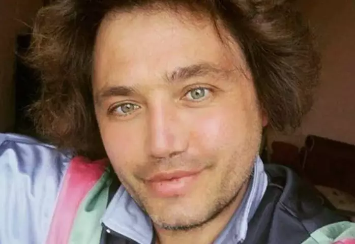 Мокрые, влюбленные и без комплексов. Солнцев показал жену во время купания в бассейне