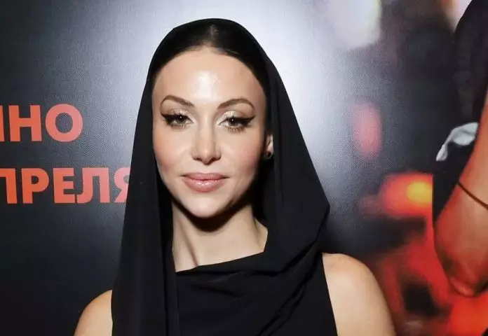 “Сделала ринопластику, эндоскопический лифтинг лба и пластику ryб”. Хирург прокомментировал фото Брутян до пластических операций