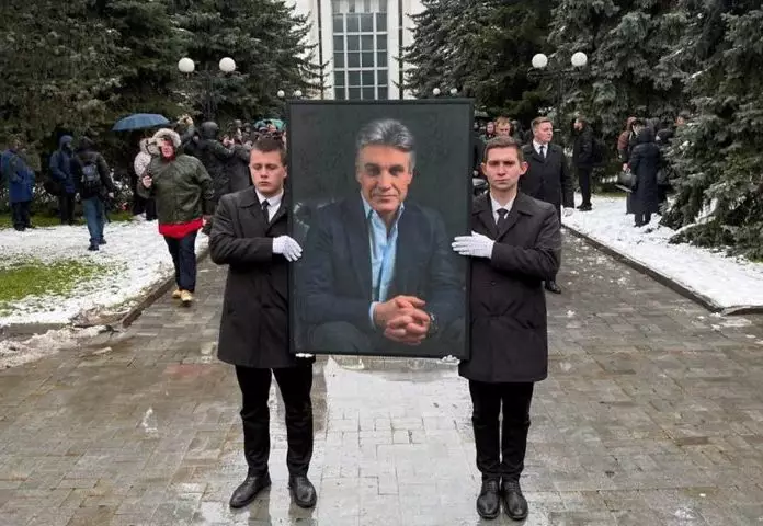 “Обещаю воспитать ее так, как тебе бы понравилось”. Погодина раскрыла семейную тайну на прощании с мужем