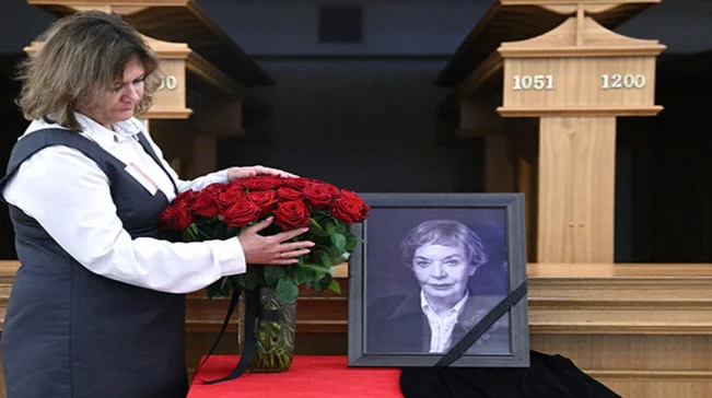 “Она уже не могла говорить — только губами шевелила”. В Петербурге простились с Чурсиной