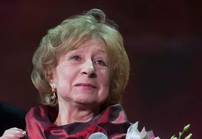 «Пустили по миру»: что происходит с 88-летней Ахеджаковой и почему она не может говорить