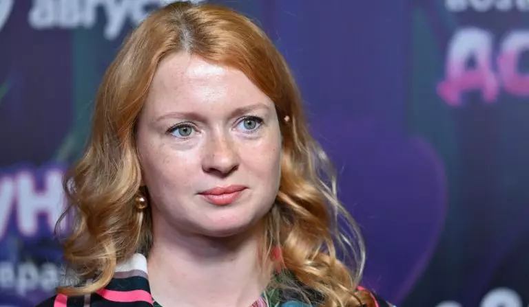 «Сама сделала первый шаг к сыну священника, а теперь воспитывает четверых детей». Актриса Копанова впервые вывела дочерей в свет