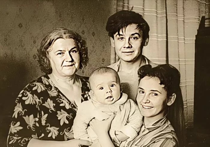Потерял бизнес, уехал во Францию и начал жизнь заново. Почему сын известного актера отказался от славы?