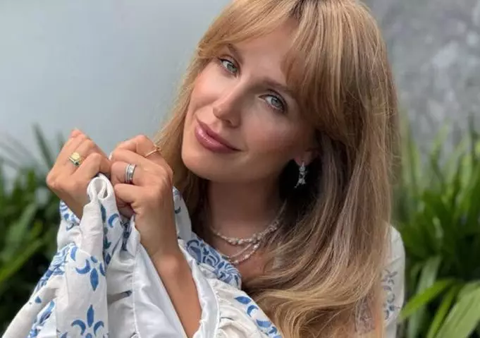 Старшая дочь Дудиной взяла на руки братика: трогательный кадр растрогал всех