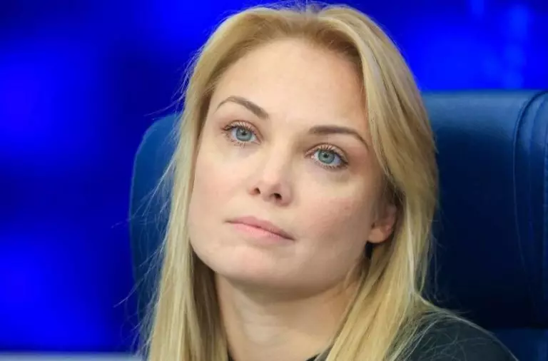 «Ты бы ее еще мамой назвала». 16-летнюю дочь Арнтгольц раскритиковали после переезда к отцу и молодой мачехе