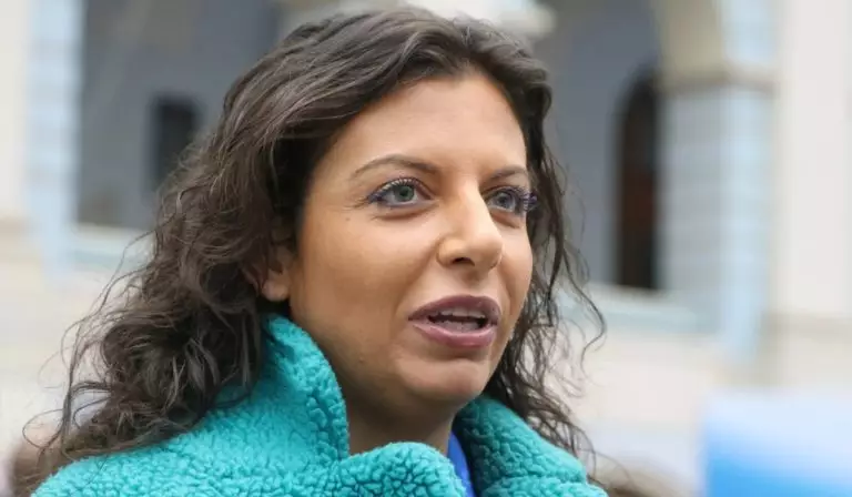 Зажмурилась от счастья! Симоньян показала кадры с отдыха, но поклонники заметили одну важную деталь