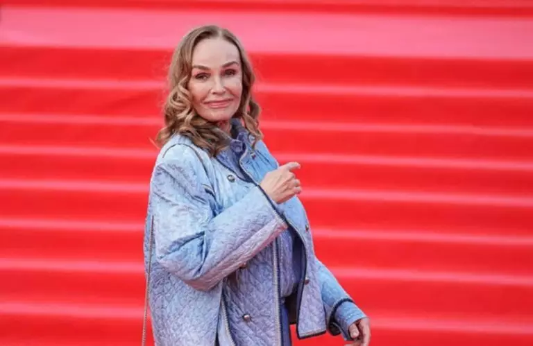 “Не обращайте внимания, в каком я виде…” Андрейченко вышла на связь из постели, у актрисы случилась истерика